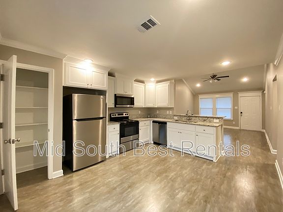 3rd image of 303 Magnolia Ct