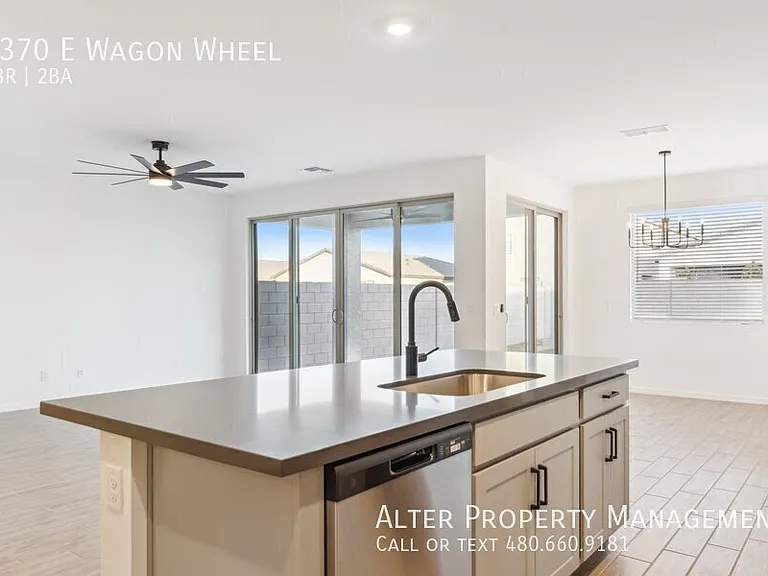 2370 E Wagon Wheel Ln — Photo 16