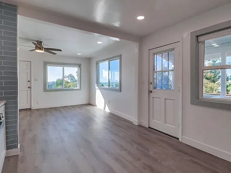 2 bed, 725 sqft, $3,095 — Photo 3