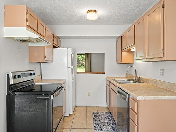 4th image of 2596 Glade Dr