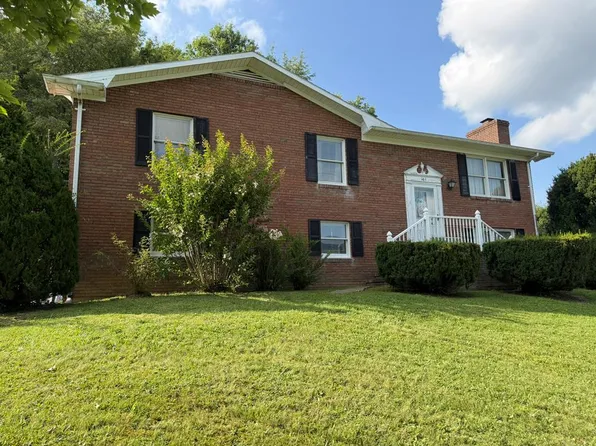 161 Maid St, Pounding Mill, VA 24637