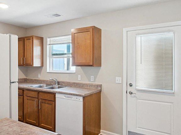 5th image of 4000 Winston Dr #4104