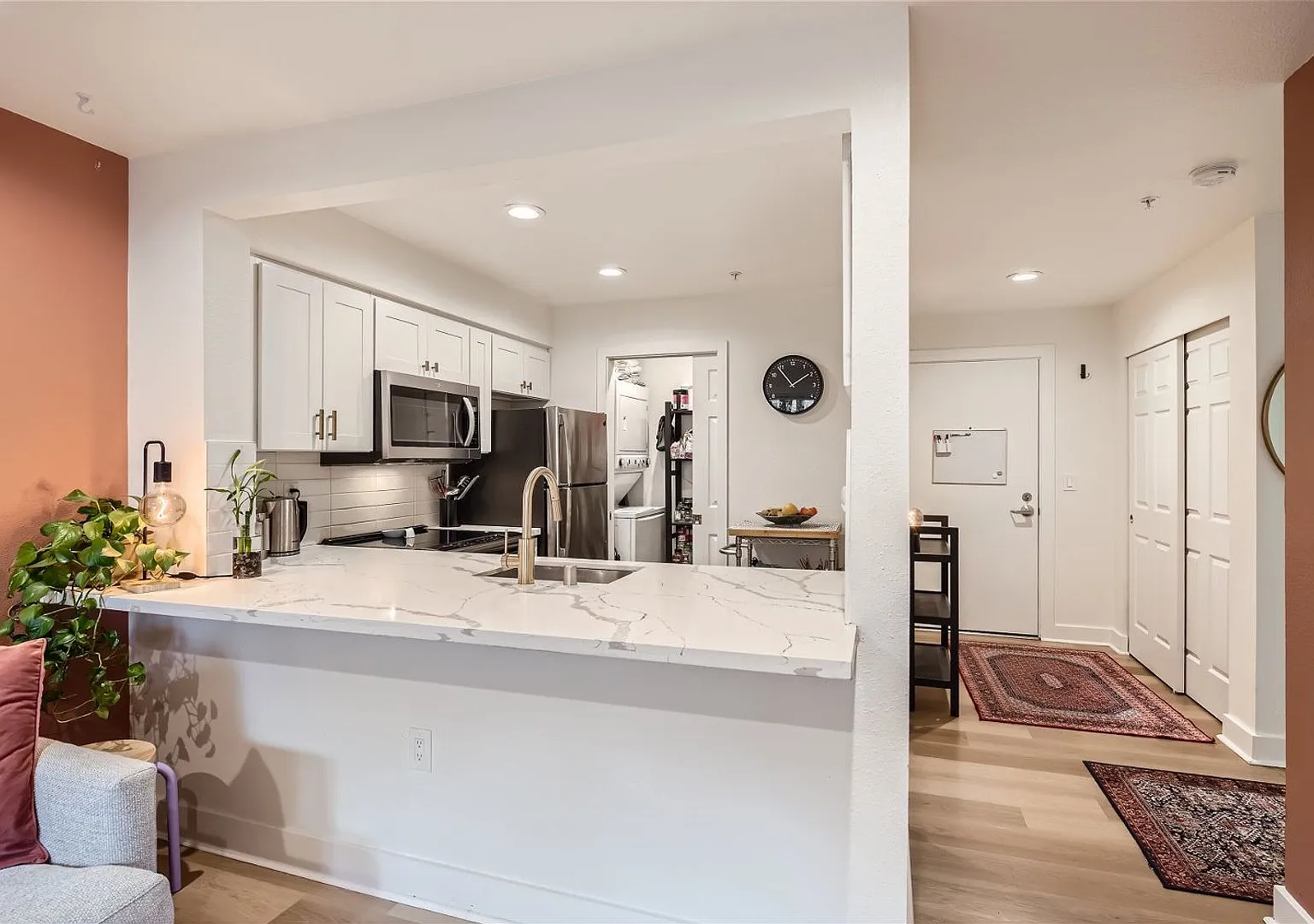 August Free!! Available 08/17 Stunning 1BR/1BA Condo for Rent! 1 Parking Garage Space + W/S/G Inc... — Photo 2