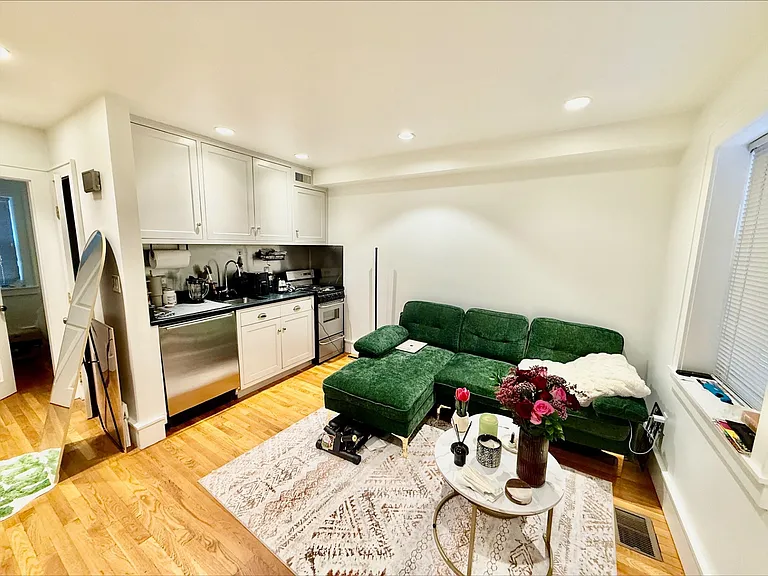 11 Thacher Ct #1 — Photo 1