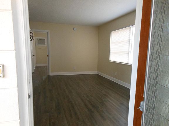 2nd image of 551 12th Ave NE APT 1