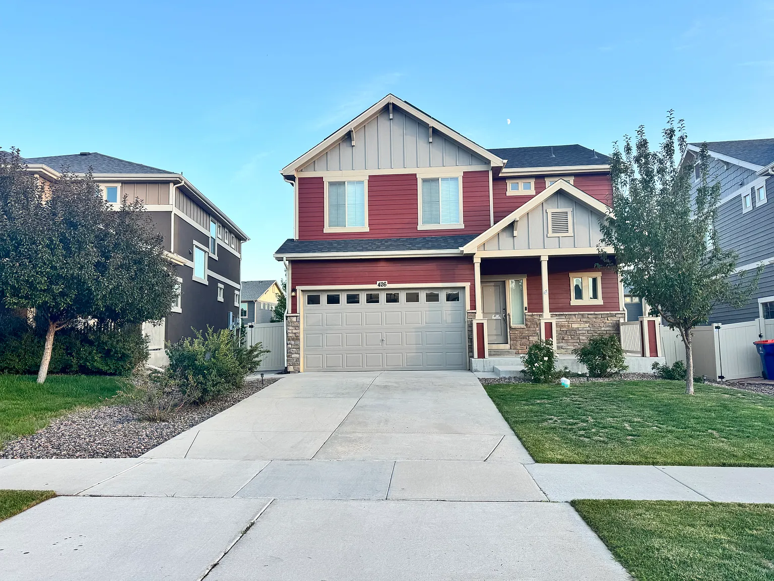 4 bed, 2885 sqft, $4,100 — Photo 2