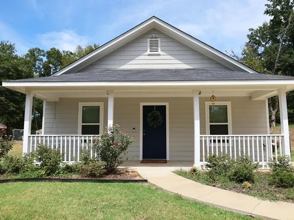 129 Dr Martin Luther King Jr Dr, Gladewater, TX 75647