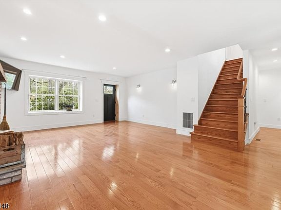 4th image of 4 Tote Rd