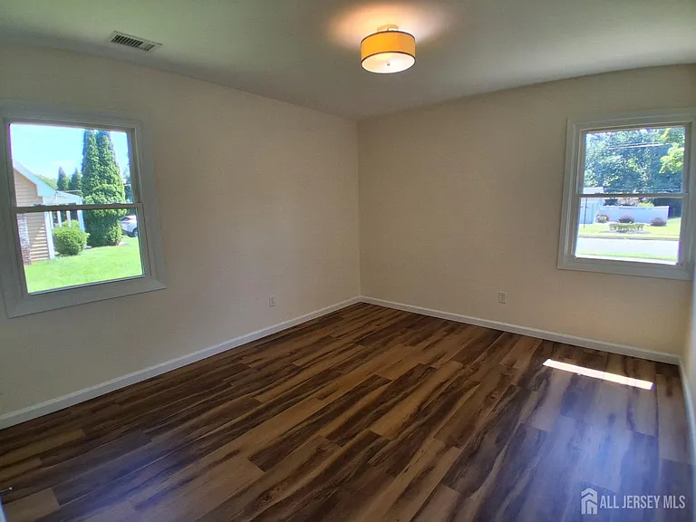 6 Flower Rd — Photo 18