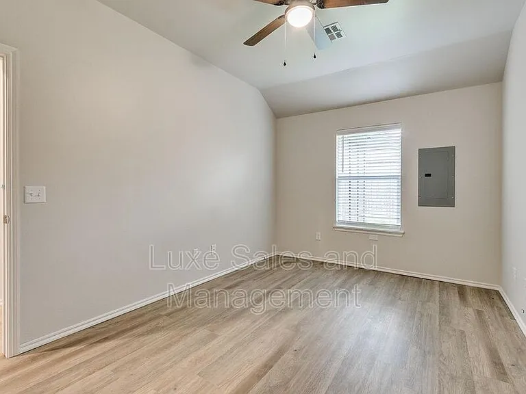 8003 NW 105th Ter — Photo 22