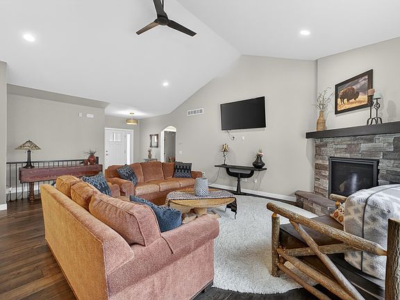 5th image of 1013 Tara Ln