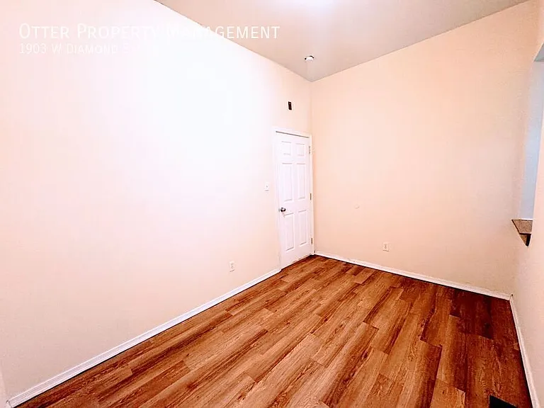 1903 W Diamond St #1 — Photo 17