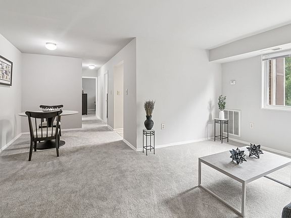 3rd image of 25 School Dr APT 203