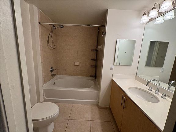 5th image of 2401 NE 65th St #B2