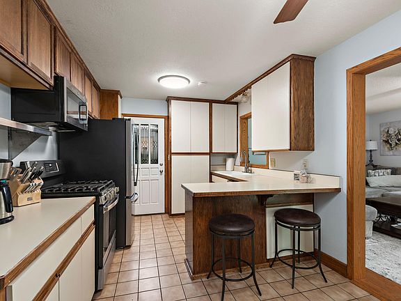 5th image of 3641 Glen Oaks Ave