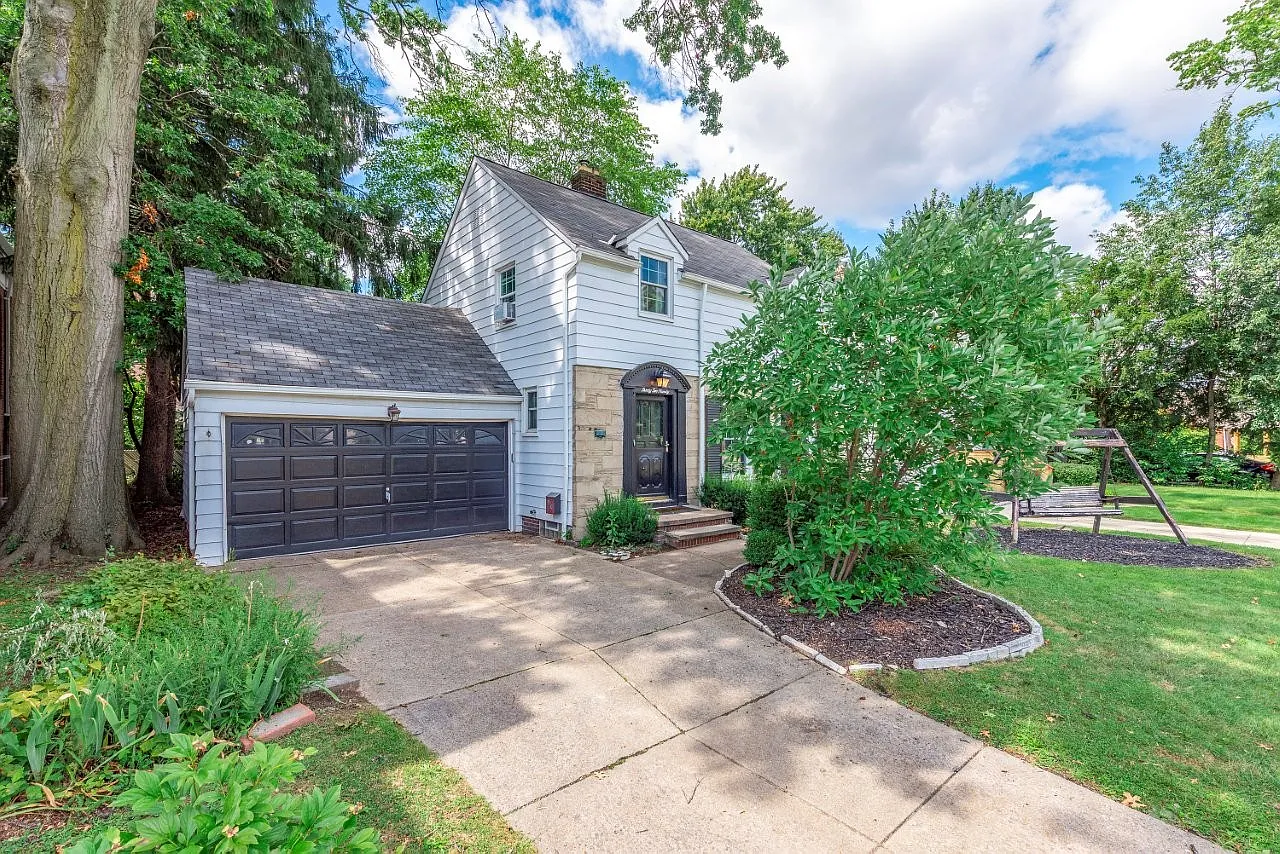 3 bed, 1.5 bath, 1392 sqft, $2,600 — Photo 4