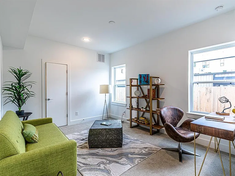 1236 W 25th St #C — Photo 7