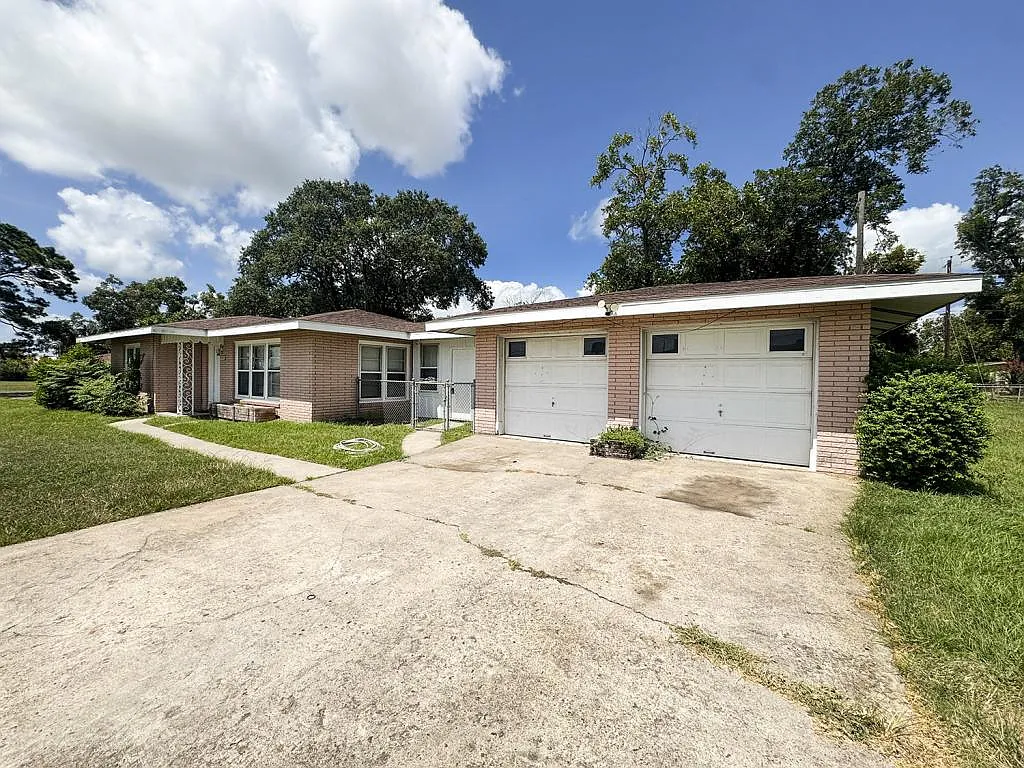 8103 N Navarro St — Photo 3