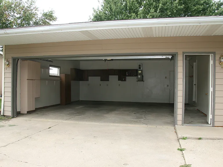 361 Sunset Dr — Photo 4