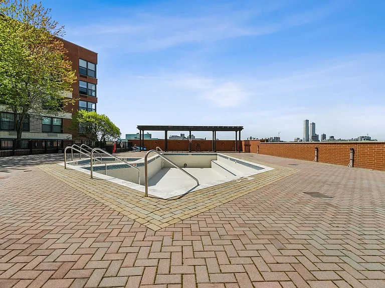102 Christopher Columbus Dr #402 — Photo 35