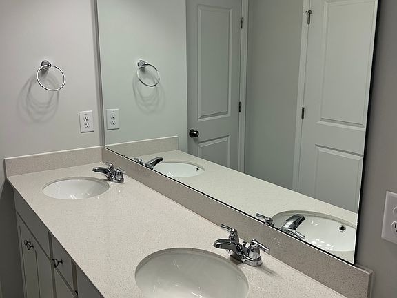 5th image of 240 Fosterton Cottage Way