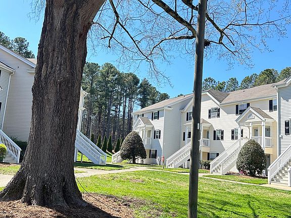 3rd image of 147 Kingsbury Dr