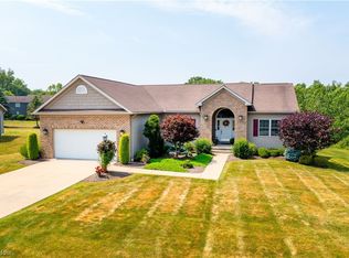 2766 Lakeview Dr, Uniontown, OH 44685