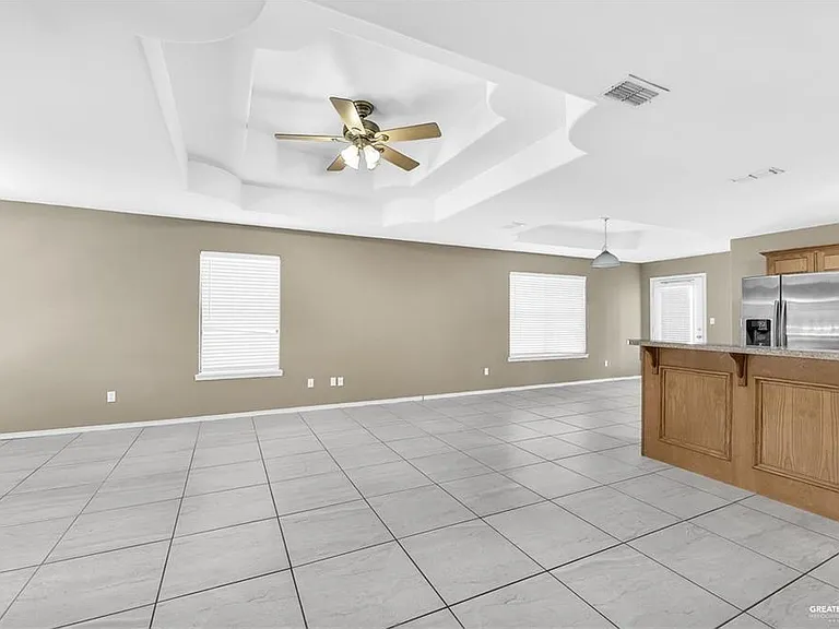 1933 River Bend Dr — Photo 3