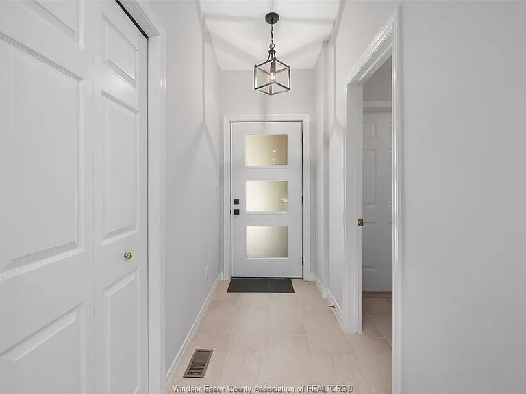 19 Malibu Dr — Photo 8