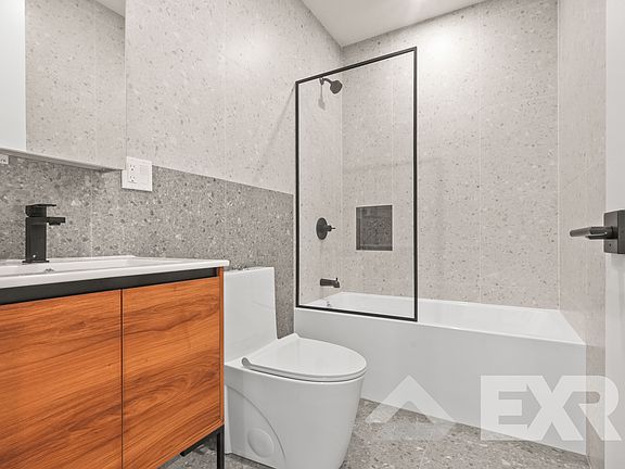 5th image of 1336 Dekalb Ave #2M