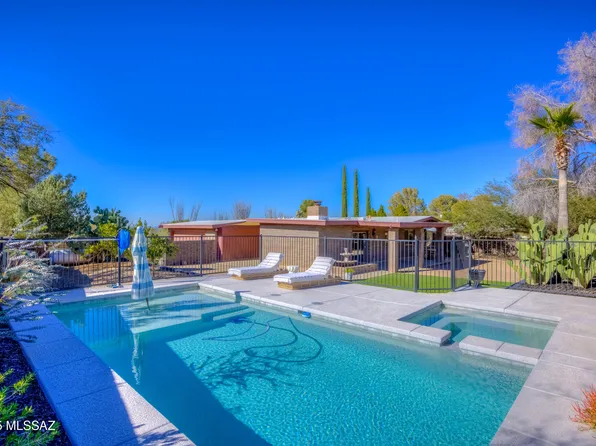 141 S Charleston Ave, Vail, AZ 85641