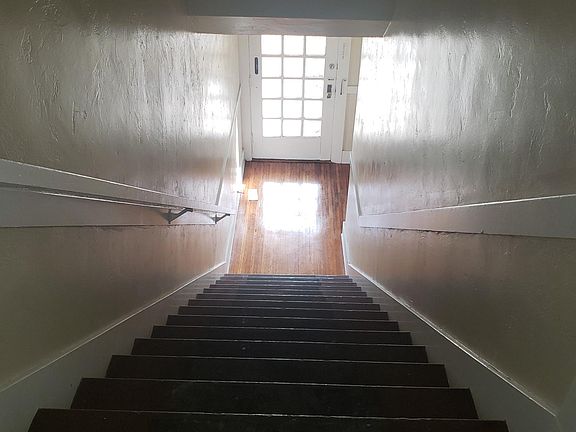 4th image of 2223 W 21st St