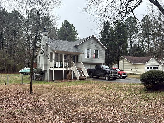 3rd image of 12 Vaughn Rd NE