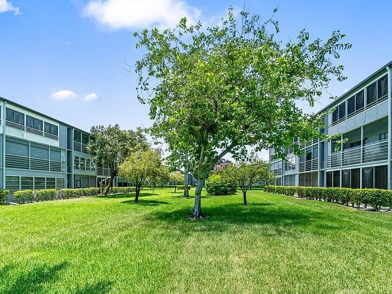 68 Suffolk Dr #68-B — Photo 25