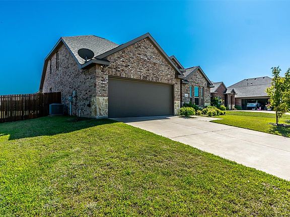3rd image of 2109 Jayden Ln