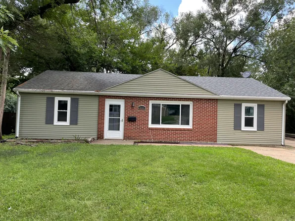 2121 SW Morningside Rd, Topeka, KS 66614