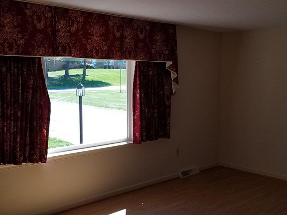 4th image of 1707 Oakwood St