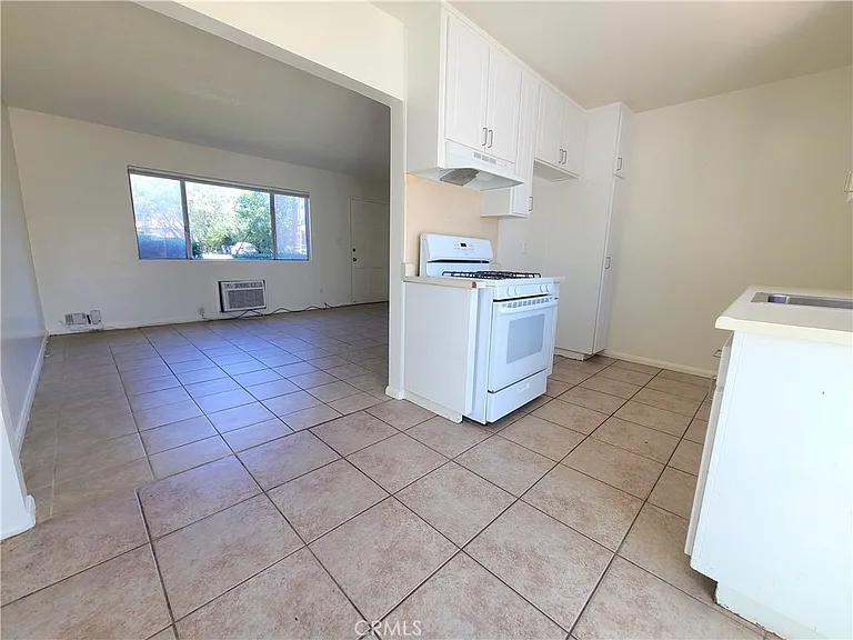 1304 E Central Ave — Photo 7
