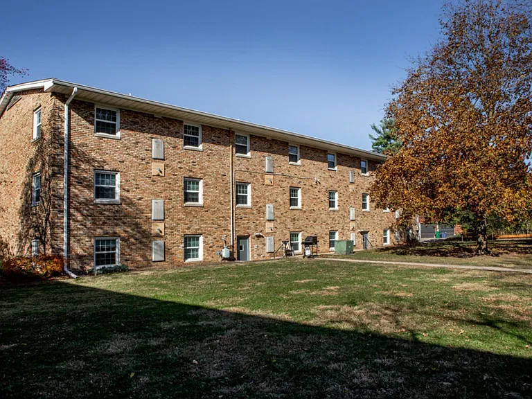 Fox Village Apartment Homes — Photo 34