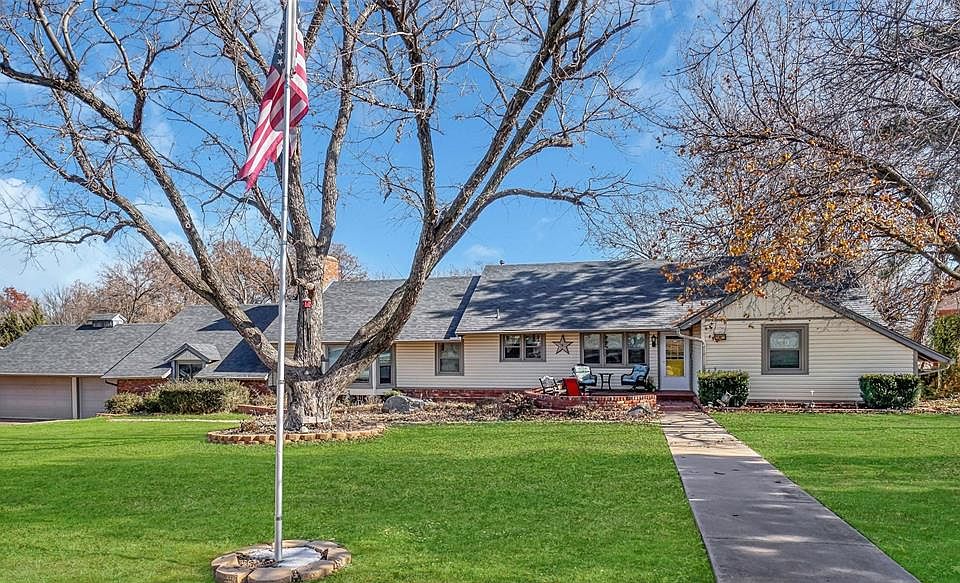 1st image of 607 N College St