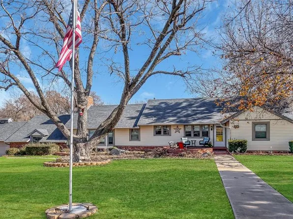 607 N College St, Cordell, OK 73632