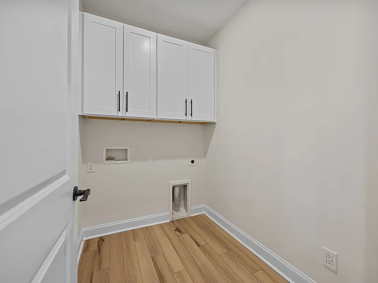 387 Lake Farm Dr — Photo 1