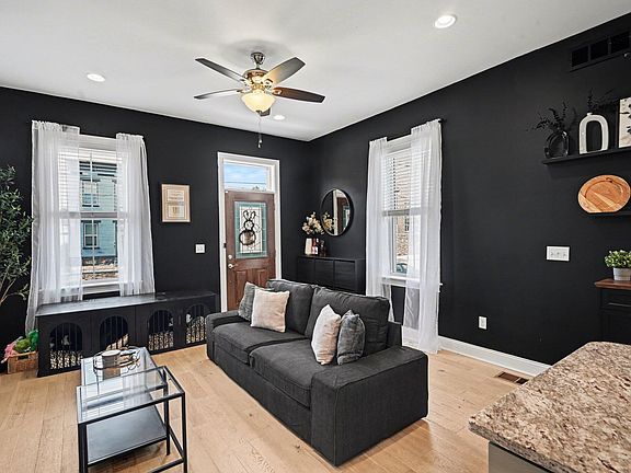 5th image of 324 W 9th St