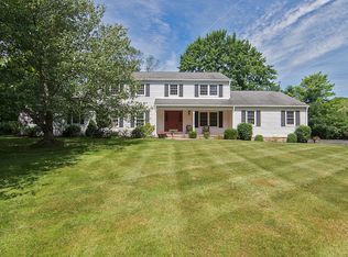 30 Riverstone Dr, Moreland Hills, OH 44022