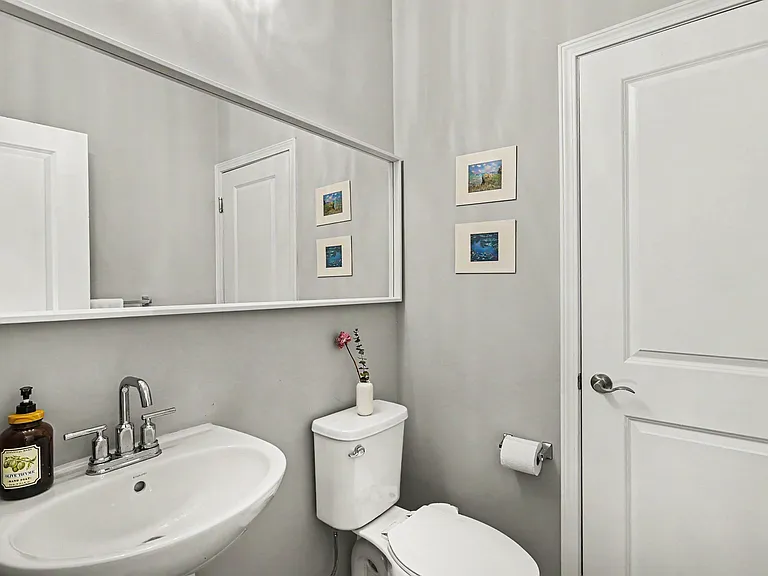 750 Huntley Ln — Photo 1