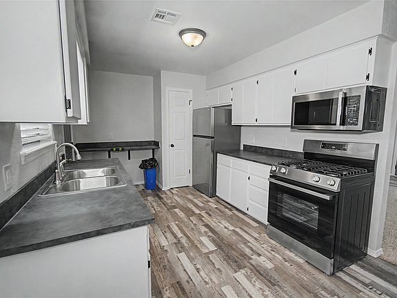 5th image of 125 Zenith St
