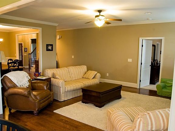 Wonderfull Open Den Area