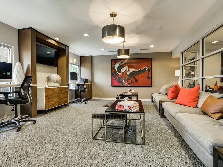 Hudson Apartments — Photo 24
