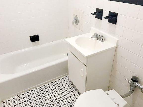 5th image of 235 E 39th St APT 2R