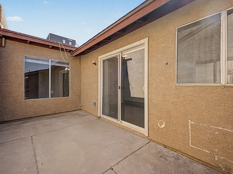 2605 E Lemon St — Photo 23